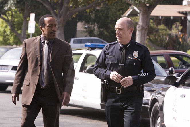 The Closer : L.A. Enquêtes prioritaires - Coup de chaleur - Film - Robert Gossett, J.K. Simmons