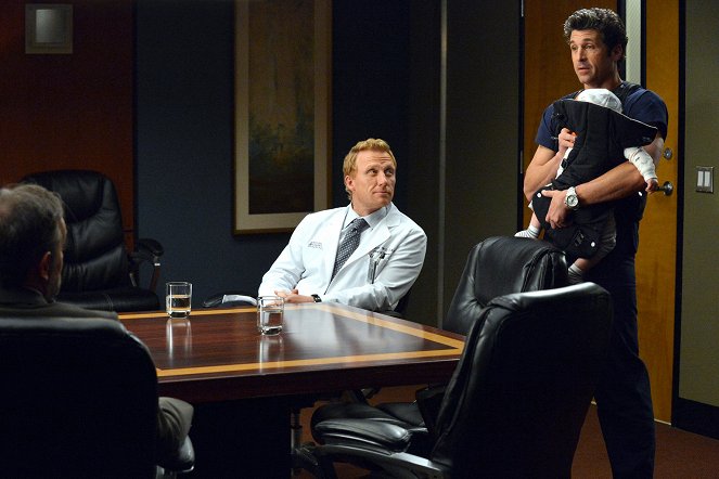 Grey's Anatomy - Season 10 - Get Up, Stand Up - Photos - Kevin McKidd, Patrick Dempsey