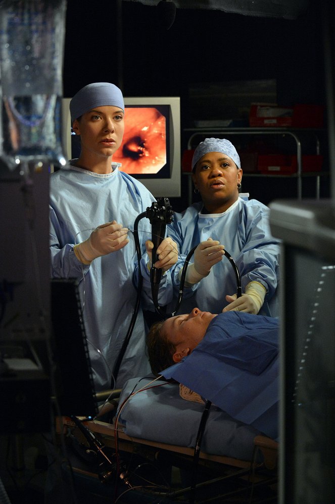 Grey's Anatomy - Season 10 - Get Up, Stand Up - Van film - Tessa Ferrer, Chandra Wilson