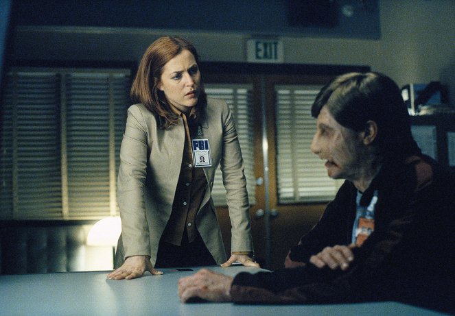 The X-Files - Season 9 - William - Photos - Gillian Anderson, Chris Owens