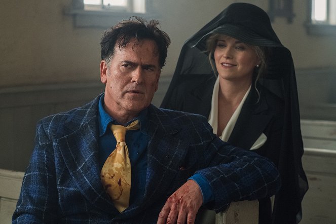 Ash vs. Evil Dead - Apparently Dead - Filmfotók - Bruce Campbell, Lucy Lawless