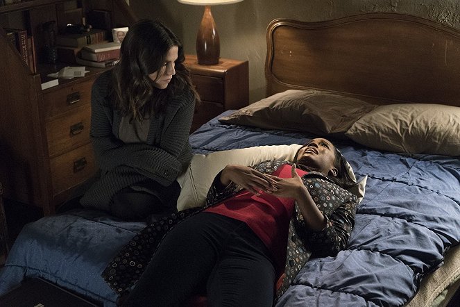 How to Get Away with Murder - The Day Before He Died - Photos - Karla Souza, Aja Naomi King