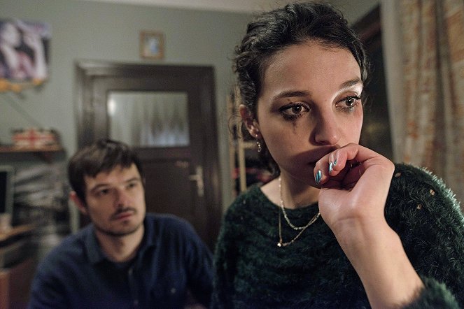Cicha noc - Filmfotos - Dawid Ogrodnik, Maria Dębska