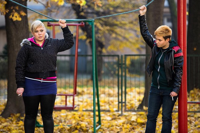 Fale - Filmfotos - Katarzyna Kopeć, Anna Kęsek