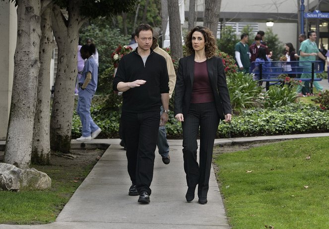 CSI: NY - Season 5 - Greater Good - Photos - Gary Sinise, Melina Kanakaredes
