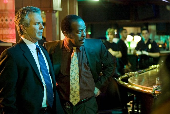 The Closer : L.A. Enquêtes prioritaires - Crime haineux - Film - Tony Denison, Robert Gossett