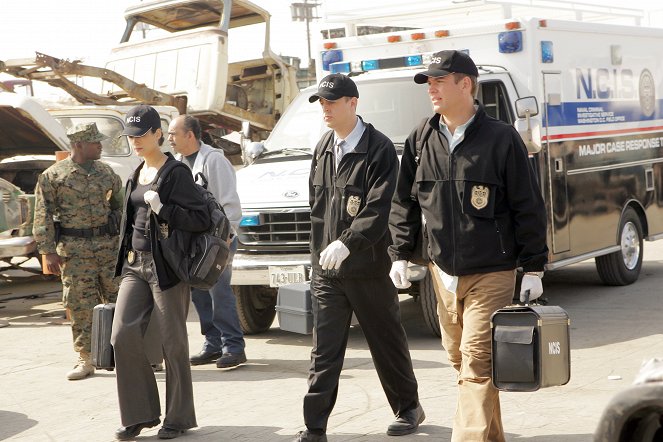 NCIS: Naval Criminal Investigative Service - Season 3 - The Voyeur's Web - Photos - Cote de Pablo, Sean Murray, Michael Weatherly