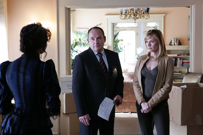 CSI: Crime Scene Investigation - Season 7 - The Good, the Bad and the Dominatrix - Photos - Paul Guilfoyle, Marg Helgenberger