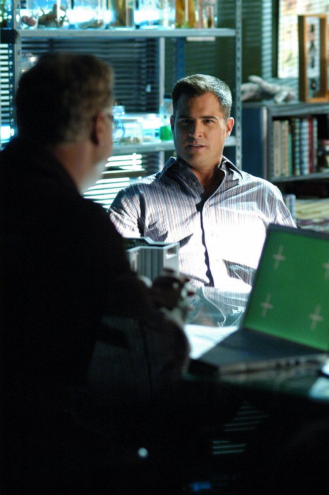 CSI: A helyszínelők - Élő baba - Forgatási fotók - George Eads