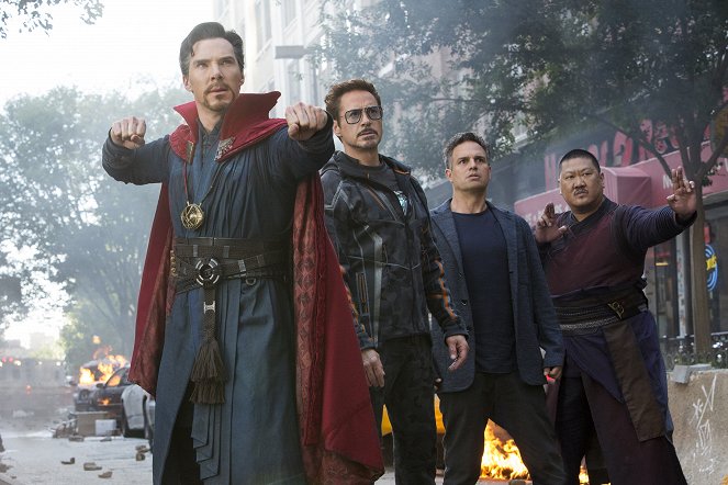 Avengers: Wojna bez granic - Z filmu - Benedict Cumberbatch, Robert Downey Jr., Mark Ruffalo, Benedict Wong