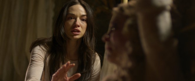 Incident in a Ghostland - Photos - Crystal Reed