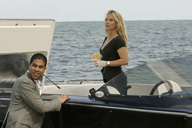 CSI: Miami - Season 6 - Dangerous Son - Photos - Adam Rodriguez, Emily Procter