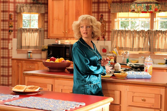 The Goldbergs - Season 1 - Livin' on a Prayer - Photos - Wendi McLendon-Covey