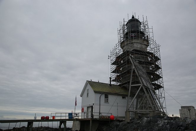 Building Off the Grid: Maine Lighthouse - Filmfotos