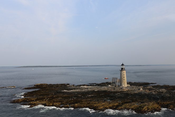 Building Off the Grid: Maine Lighthouse - Filmfotos