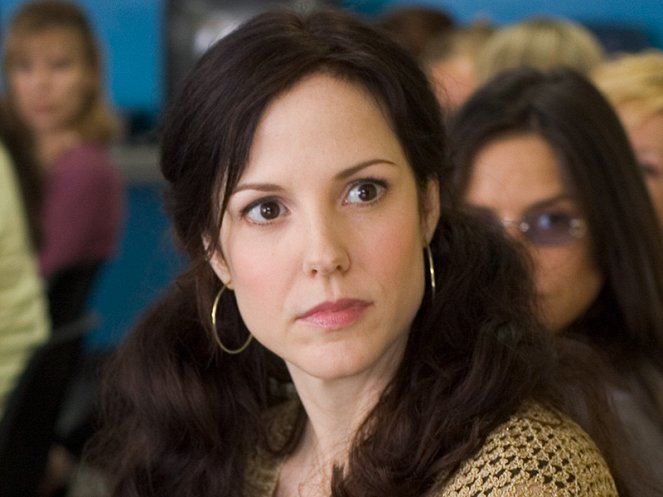 Weeds - Season 1 - Fashion of the Christ - Photos - Mary-Louise Parker