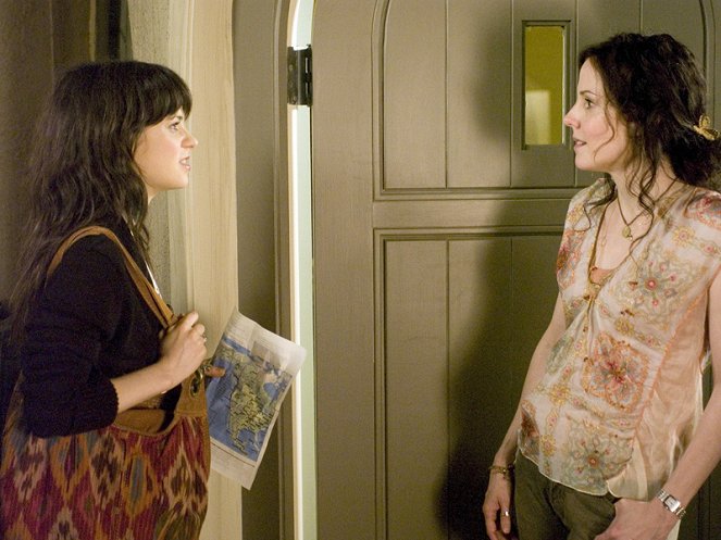 Weeds - Season 1 - The Godmother - Photos - Mary-Louise Parker