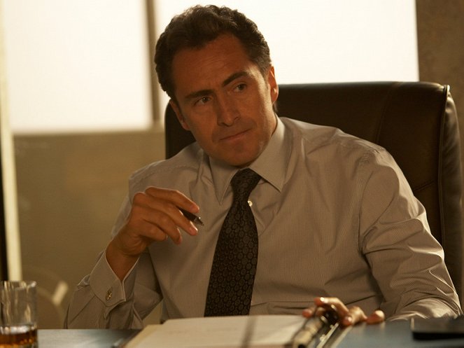 Weeds - Season 4 - If You Work for a Living, Then Why Do You Kill Yourself Working? - Photos - Demián Bichir