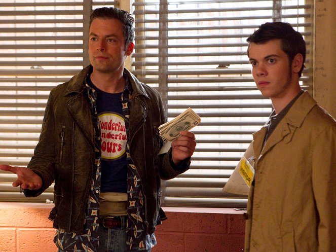 Weeds - Season 7 - From Trauma Cometh Something - Photos - Justin Kirk, Alexander Gould