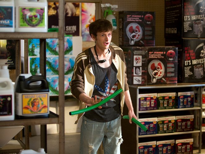 Weeds - Season 8 - Red in Tooth and Claw - Photos