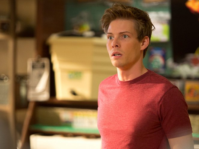 Weeds - Season 8 - Red in Tooth and Claw - Photos - Hunter Parrish