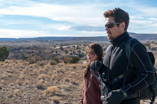 Sicário: Guerra de Cartéis - Do filme - Isabela Merced, Benicio Del Toro