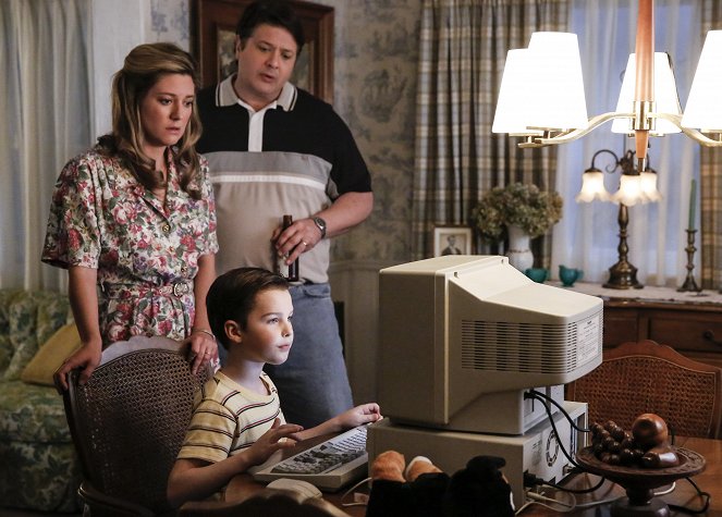Young Sheldon - A Computer, a Plastic Pony, and a Case of Beer - Kuvat elokuvasta - Raegan Revord, Iain Armitage, Lance Barber