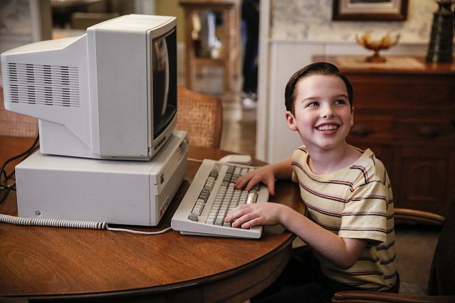 Young Sheldon - Ein Computer, ein Streit und eine Menge Bier - Filmfotos - Iain Armitage