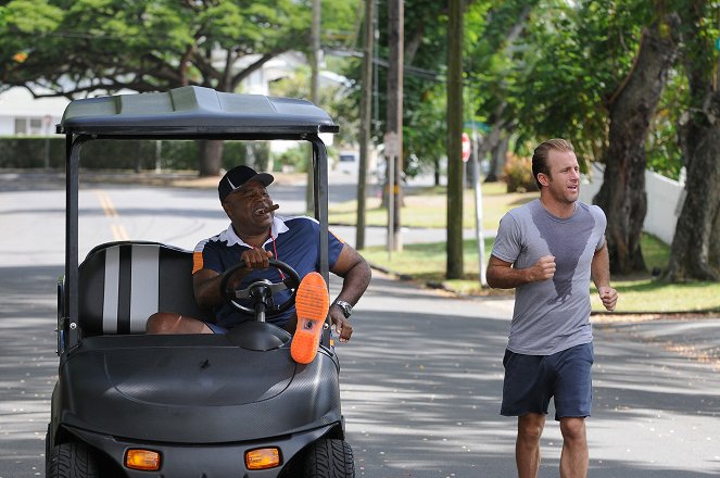 Hawaii Five-0 - Season 6 - Ka 'Alapahi Nui - De la película - Chi McBride, Scott Caan