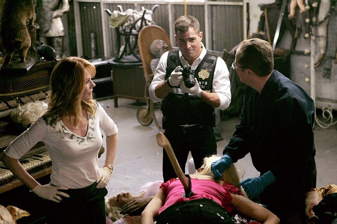 CSI: Crime Scene Investigation - The Chick Chop Flick Shop - Photos - Marg Helgenberger, George Eads, David Berman