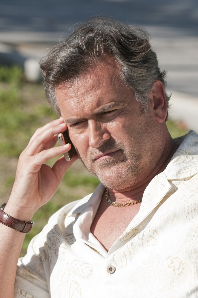 Burn Notice - Fast Friends - Photos - Bruce Campbell