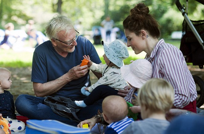 Opa wird Papa - Filmfotos - Ernst Stötzner, Leonie Parusel