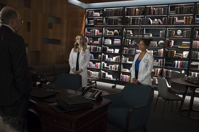 The Good Doctor - Smile - Photos - Fiona Gubelmann, Antonia Thomas