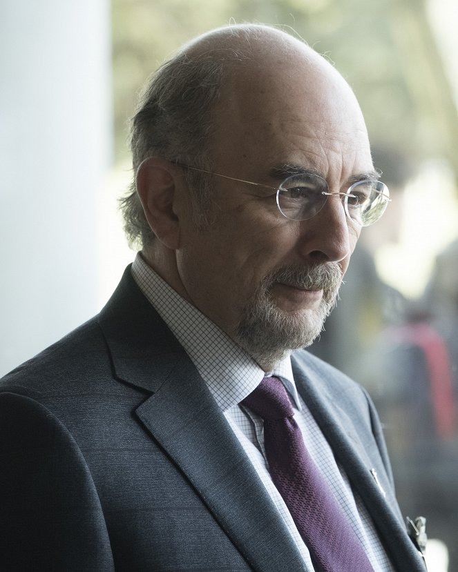 The Good Doctor - Smile - Photos - Richard Schiff