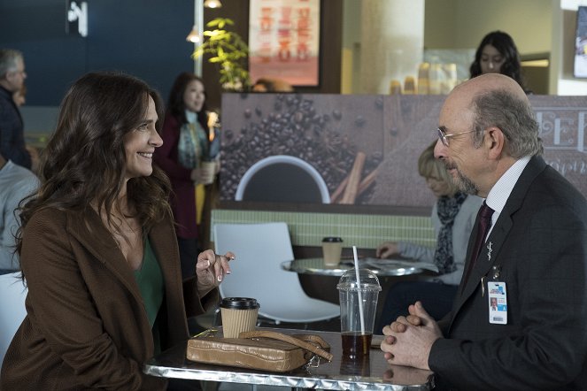 The Good Doctor - Smile - Photos - Sheila Kelley, Richard Schiff