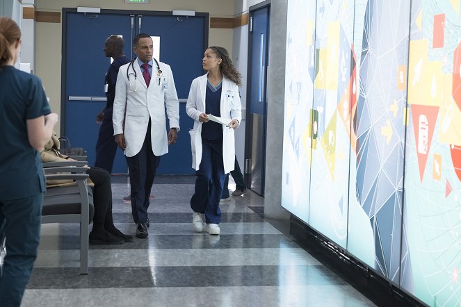 The Good Doctor - Season 1 - More - Photos - Hill Harper, Antonia Thomas