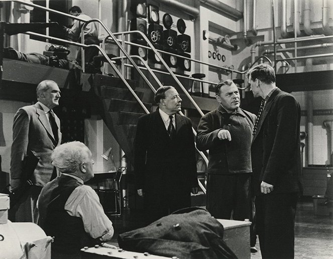 El experimento del doctor Quatermass II - De la película - John Longden, Charles Lloyd Pack, Brian Donlevy, Percy Herbert