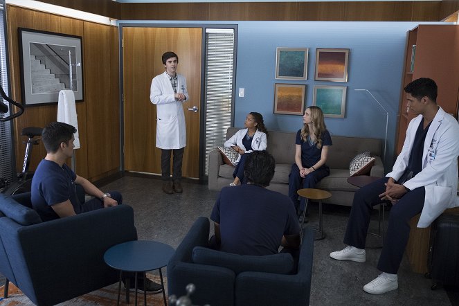 The Good Doctor - Season 1 - More - Photos - Freddie Highmore, Antonia Thomas, Fiona Gubelmann, Chuku Modu