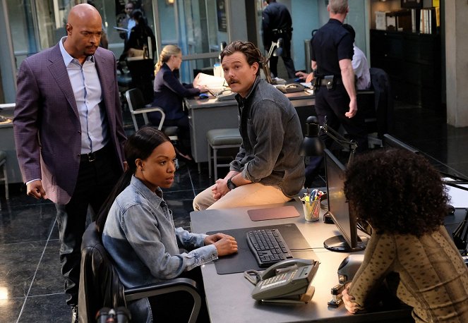 Lethal Weapon - Double Shot of Baileys - Photos - Damon Wayans, Michelle Mitchenor, Clayne Crawford