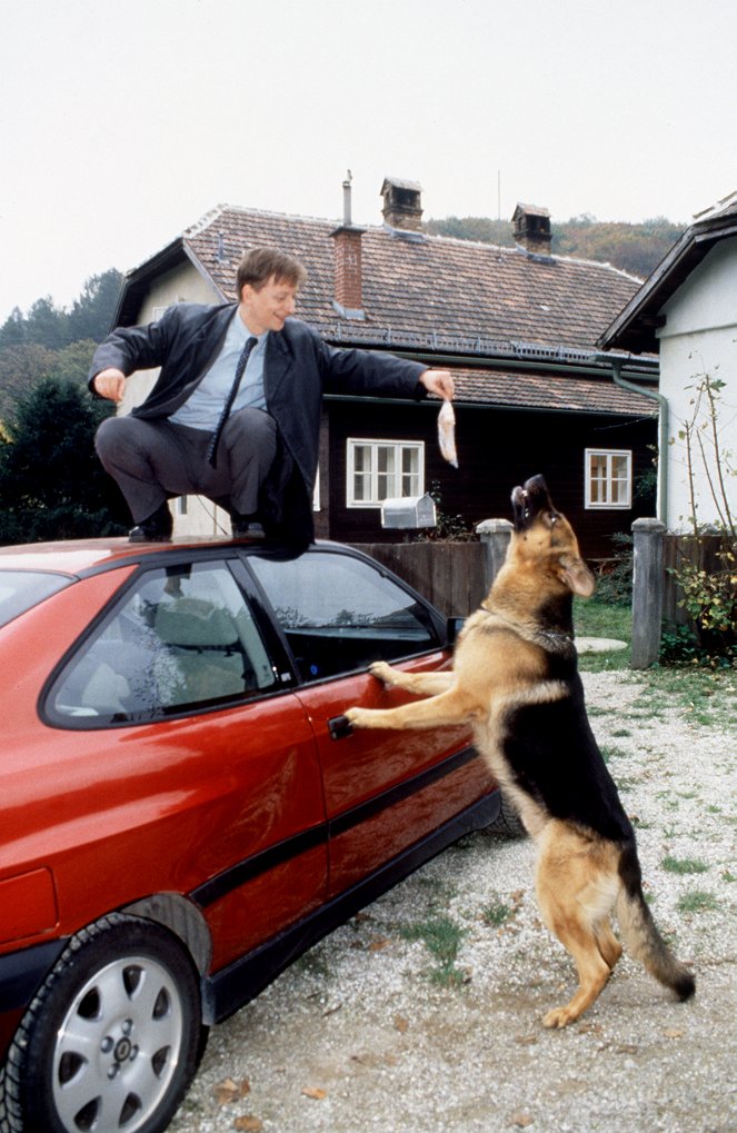 Rex: Un policía diferente - Season 3 - Blutrote Rosen - De la película - Heinz Weixelbraun, Reginald von Ravenhorst el perro