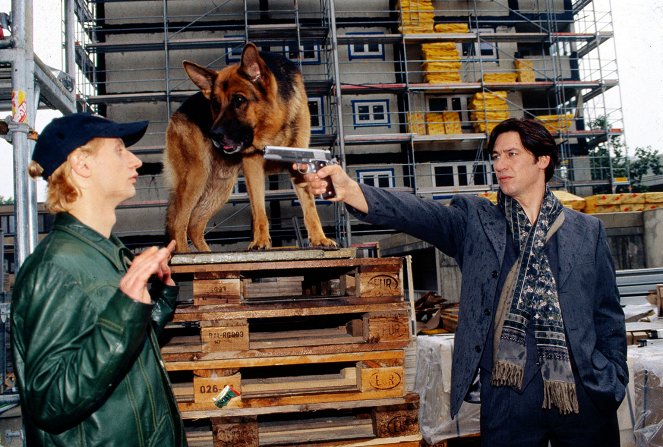 Rex, chien flic - Roses de sang - Film - Victor Schefé, Reginald von Ravenhorst le chien, Tobias Moretti