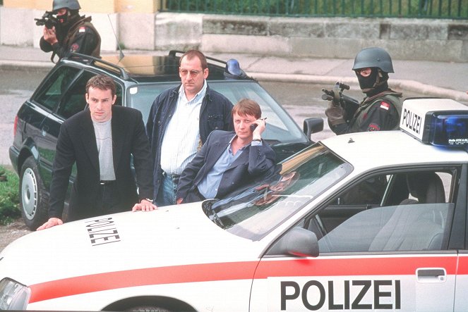 Inspector Rex - Der Mann mit den tausend Gesichtern - Photos - Gedeon Burkhard, Wolf Bachofner, Heinz Weixelbraun