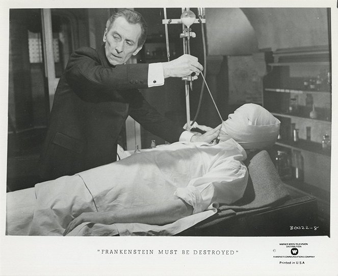 Frankenstein Must Be Destroyed - Lobbykarten - Peter Cushing
