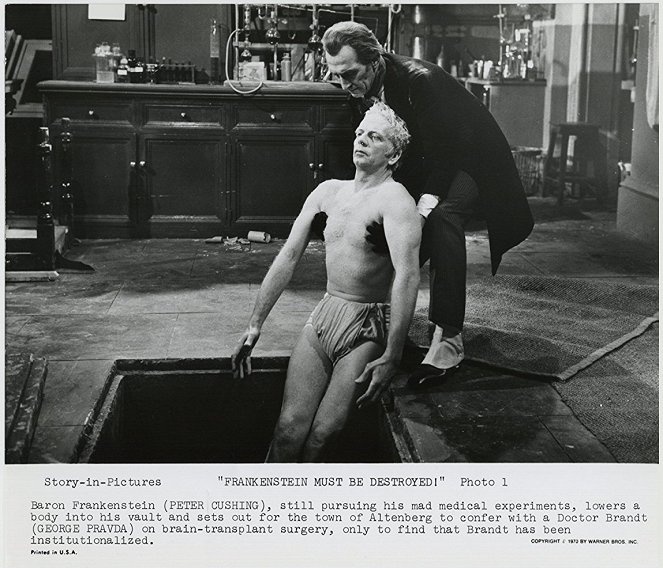 De vernietiging van Frankenstein - Lobbykaarten - Peter Cushing, George Pravda