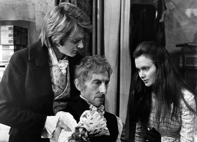 Frankenstein and the Monster from Hell - Photos - Shane Briant, Peter Cushing, Madeline Smith