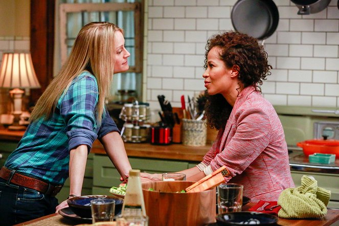 The Fosters - Things Unknown - Photos - Teri Polo, Sherri Saum
