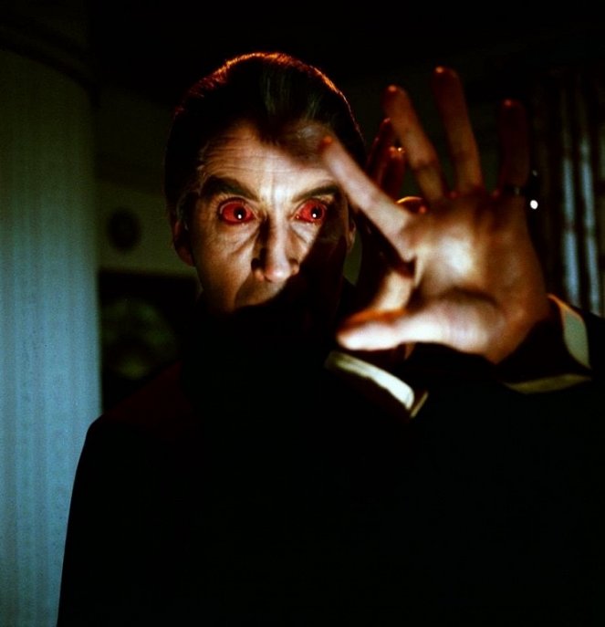 Dracula Has Risen from the Grave - Kuvat elokuvasta - Christopher Lee