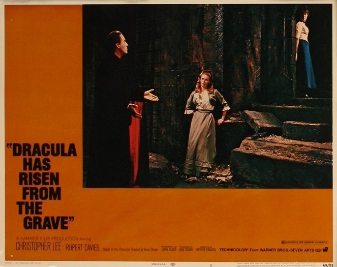Dracula et les femmes - Cartes de lobby - Christopher Lee, Veronica Carlson