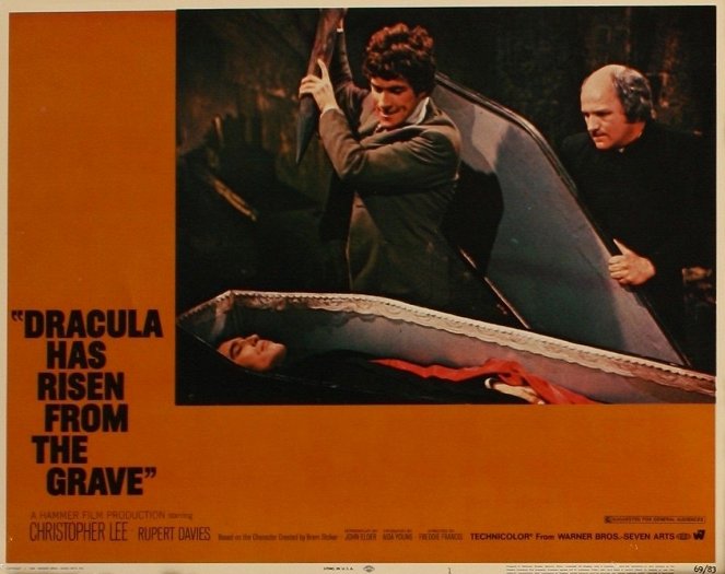 Dracula Has Risen from the Grave - Lobby Cards - Christopher Lee, Barry Andrews