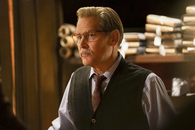 Black Lightning - Season 1 - And Then the Devil Brought the Plague: The Book of Green Light - Photos - James Remar